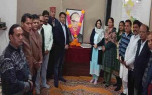 Congress-leaders-pay-homage.jpg