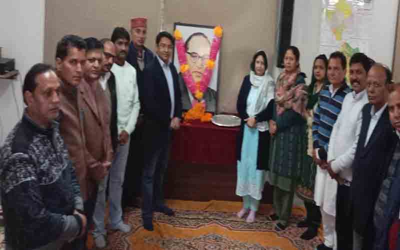 डॉ. अंबेडकर की जयंती पर कांग्रेस नेताओं ने श्रद्धा सुमन किए अर्पित