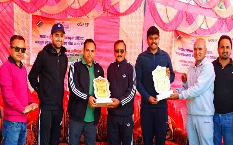 करसोग में एसडीएम ने किया मतदाता जागरुकता विभागीय क्रिकेट प्रतियोगिता का शुभारंभ