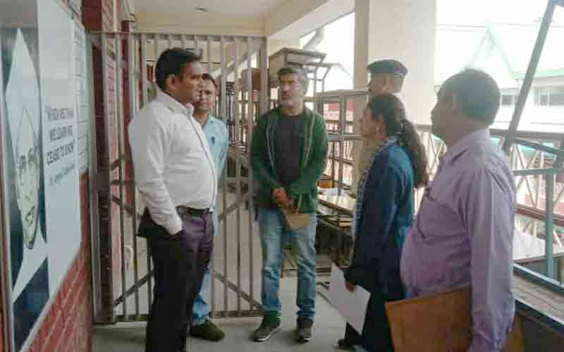 डीसी ने पालमपुर में पोलिंग बूथों, मतगणना केंद्र और स्ट्रांग रूम का लिया जायजा