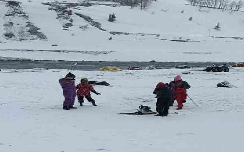 रोहतांग सहित ऊंची चोटियों पर ताजा हिमपात, तापमान में गिरावट