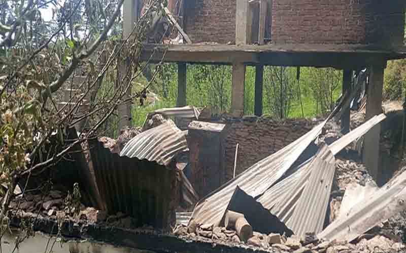 आग की भेंट चढ़ा दो कमरों का मकान, लाखों का हुआ नुकसान