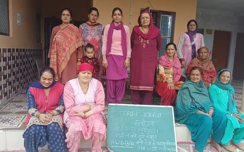 स्वीप टीम ने आंगनबाड़ी कार्यकर्ताओं को किया जागरूक