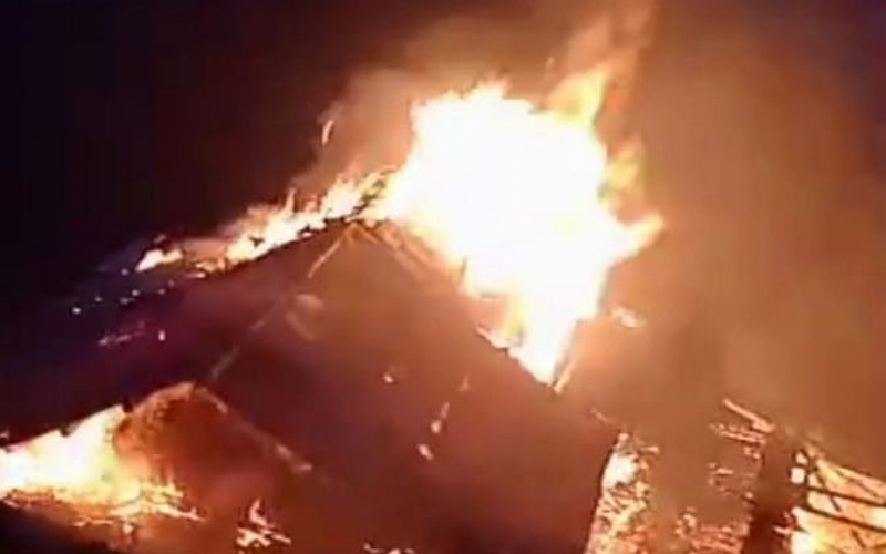 आग में जला आशियाना, लाखों का सपना राख में जलकर स्वाहा