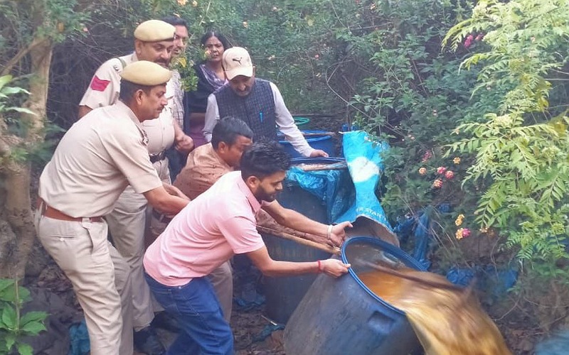 हिमाचल में आबकारी विभाग ने पकड़ी 52,440 लीटर अवैध लाहन
