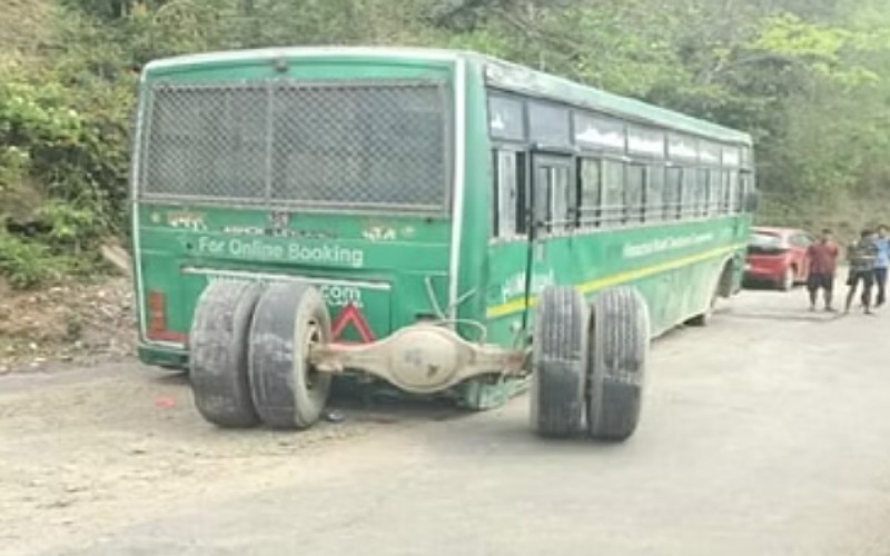 एचआरटीसी की चलती बस के निकले पहिए, टला बड़ा हादसा