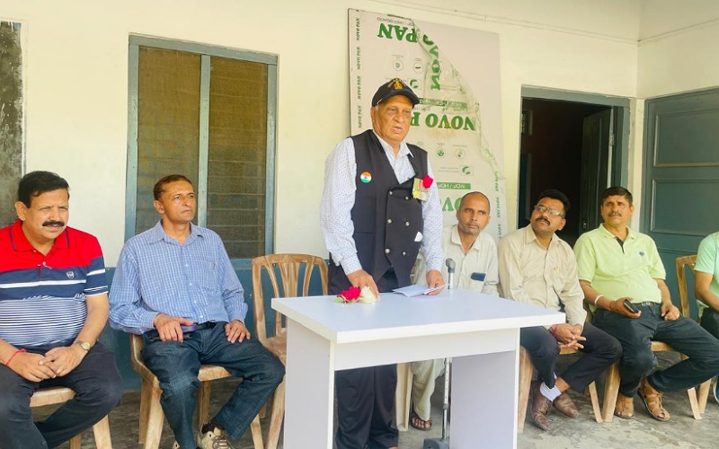 सेवानिवृत्त लेफ्टिनेंट नेवी नानक चंद ने कोलर स्कूल के मेधावी छात्र किए सम्मानित