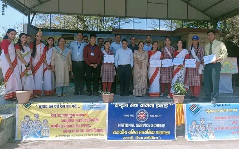 बग्गी और रजवाड़ी स्कूल में एसडीएम गोहर ने दिलाई मतदान की शपथ