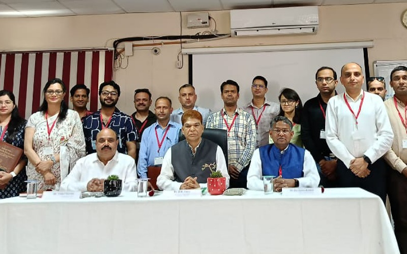 पशुओं में विषाक्तता को लेकर किसानों को जागरूक करना जरूरी- डी.के.वत्स