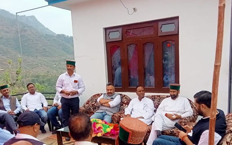 पच्छाद में सड़कों की खस्ता हालात के लिए भाजपा जिम्मेदार- विनोद सुल्तानपुरी