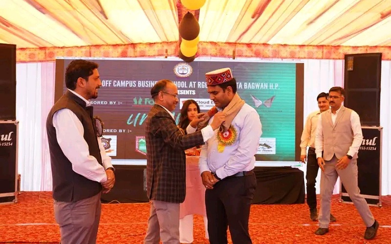 युवा देश का भविष्य, लोकतंत्र के पर्व में भागीदारी करें सुनिश्चित- डीसी