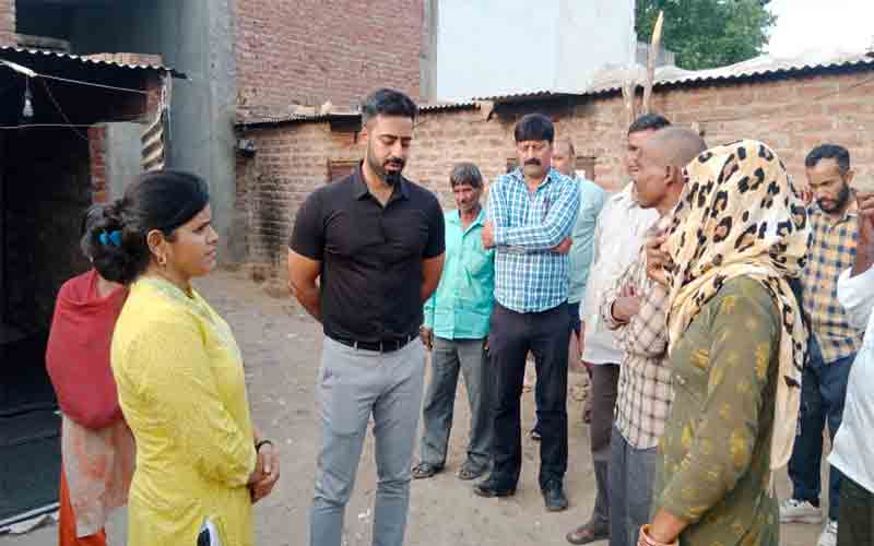 रायपुर-सहोड़ा की घटना के पीड़ित परिवारों से मिले उपायुक्त जतिन लाल