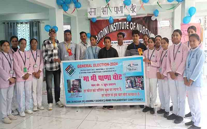 एसडीएम गोहर ने दिलाई नन्दिनी इंस्टिट्यूट ऑफ नर्सिंग के प्रशिक्षुओं को मतदान की शपथ