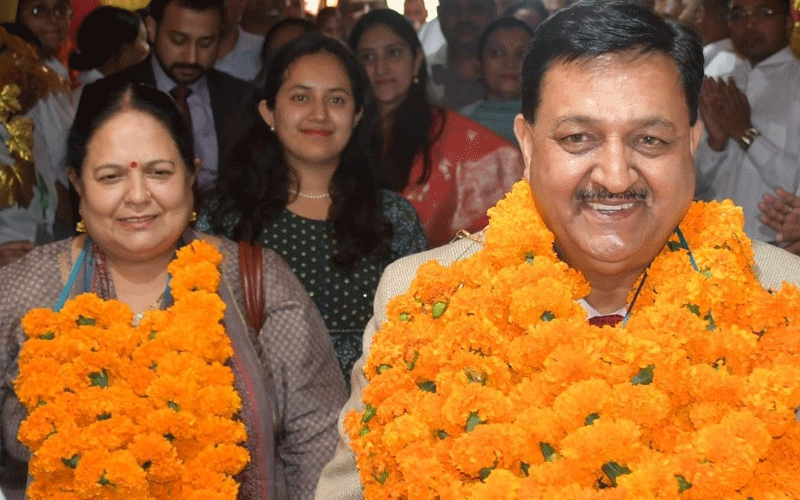 प्रदीप कुमार को अनुकरणीय कार्यों की सराहना और सम्मान के साथ किया विदा