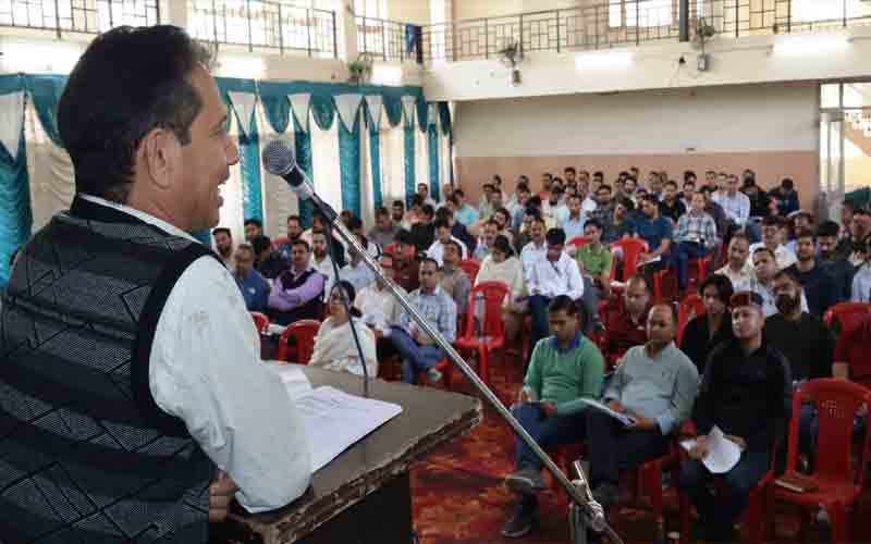 माइक्रो ऑब्जर्वरों को बताई घर पर वोट डालने की प्रक्रिया