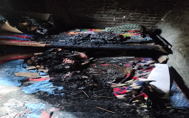 बिस्तर पर सोते हुए व्यक्ति को ऐसे मिली दर्दनाक मौत….