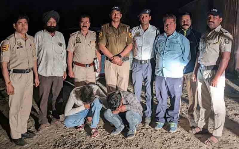 ट्रक सवार दो युवक चिट्टे के साथ गिरफ्तार, एक फरार