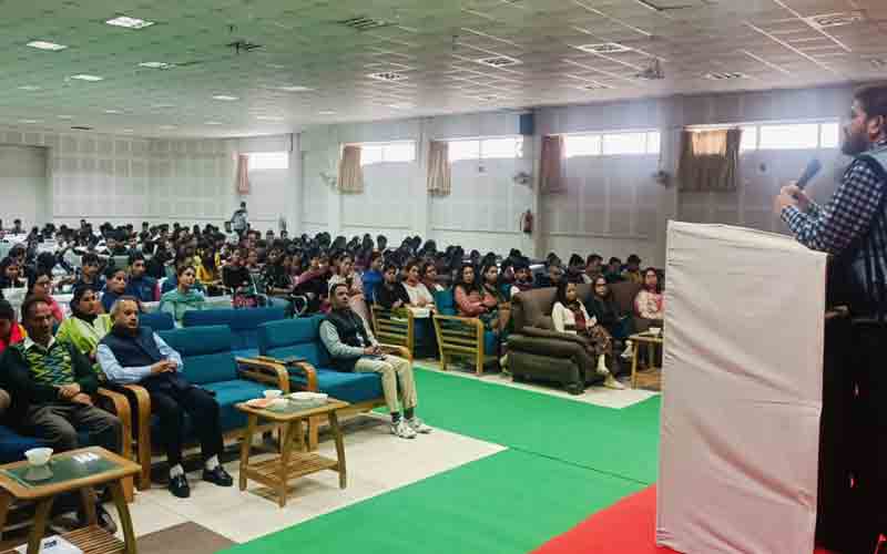 एल.आर. संस्थान में मतदाता जागरूकता कार्यक्रम का हुआ आयोजन