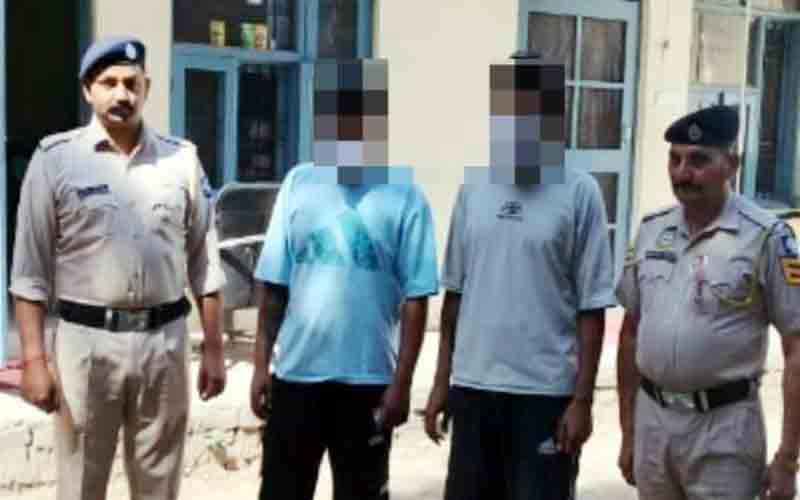 पुलिस ने कार सवार 2 युवक चिट्टे सहित किए गिरफ्तार