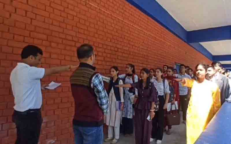 अर्की महाविद्यालय में विद्यार्थियों ने ली शत प्रतिशत मतदान की शपथ
