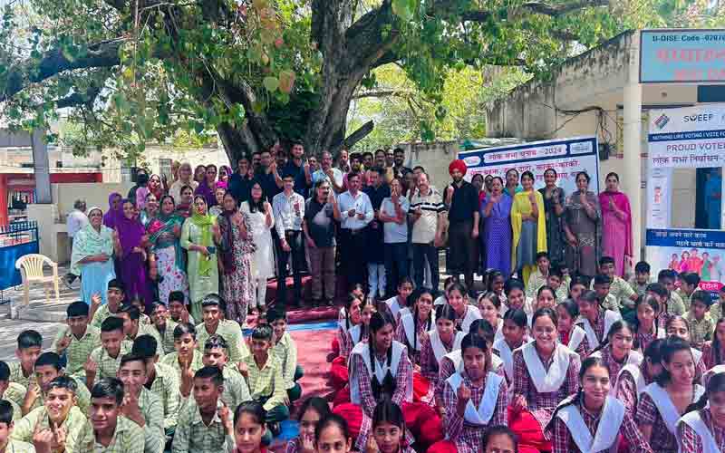 स्वीप के जरिए मतदान प्रतिशतता बढ़ाने पर जोर- उपायुक्त