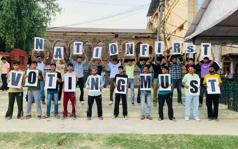 एबीवीपी इकाई नाहन ने चलाया मतदाता जागरूकता अभियान