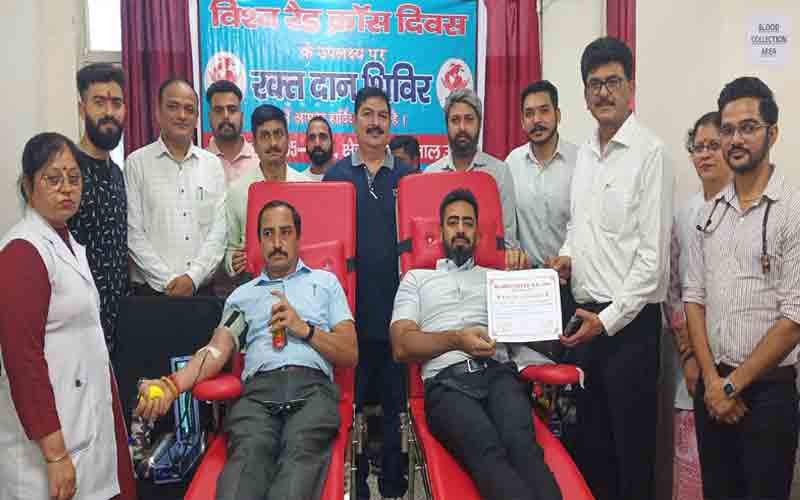 विश्व रेडक्रॉस दिवस पर ऊना में लगा रक्तदान शिविर