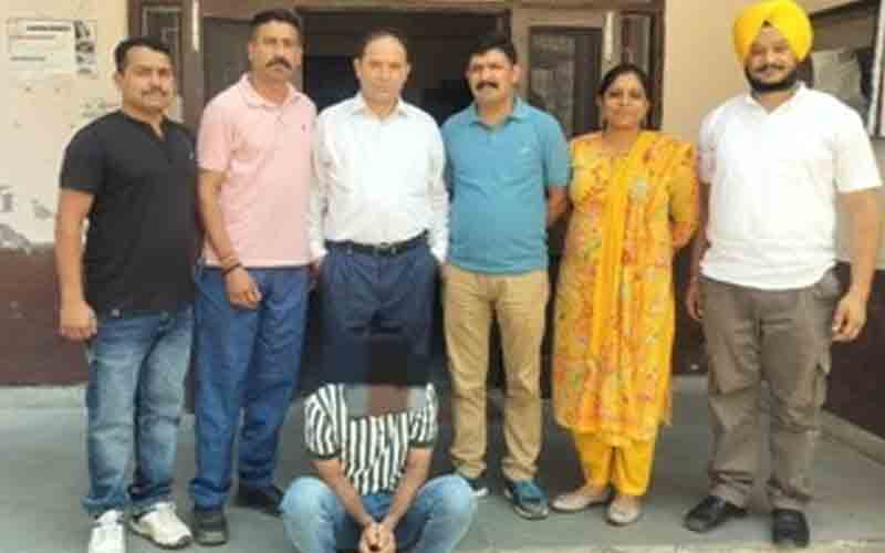 नाहन में एटीएम बदलकर खाते से हजारों रुपये उड़ाने वाला आरोपी पंजाब से गिरफ्तार