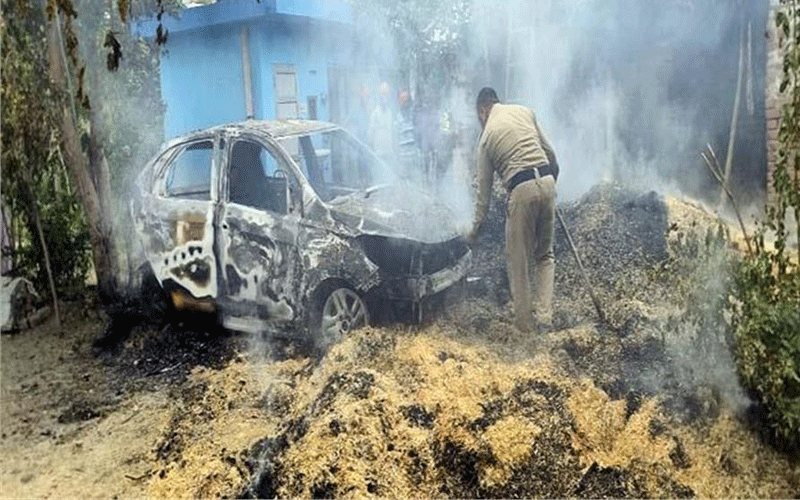 ऊना में कार और पशुओं का चारा जलकर राख, लाखों का नुकसान