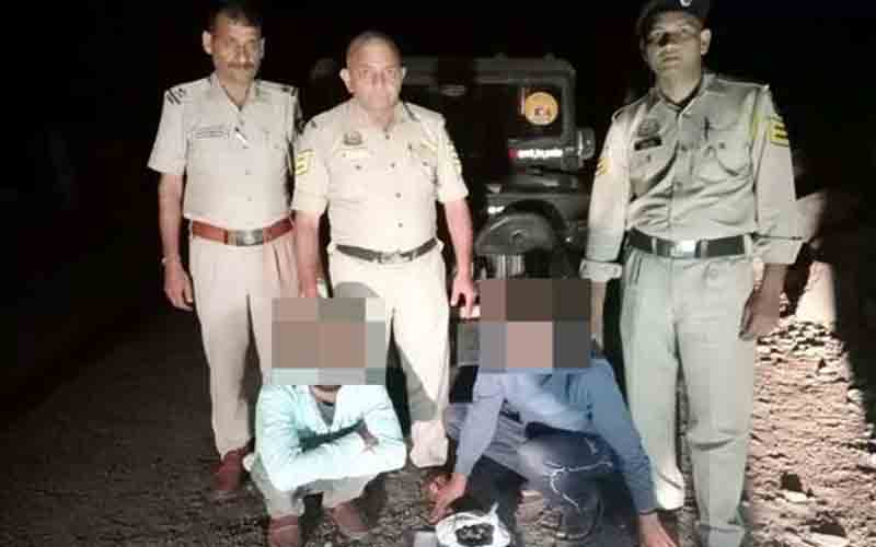 पुलिस ने जीप से पकड़ी चरस की खेप, 2 व्यक्ति गिरफ्तार