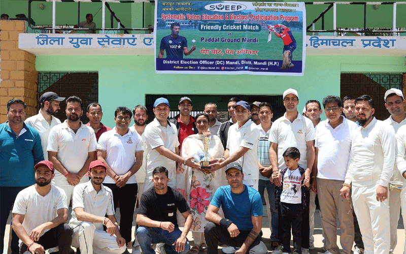 मतदाता जागरूकता के लिए डीसी-11 व एसपी-11 के बीच खेला गया क्रिकेट मैच ड्रॉ