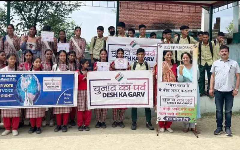 शिवाबदार और घराण स्कूल में बताया मतदान का महत्व