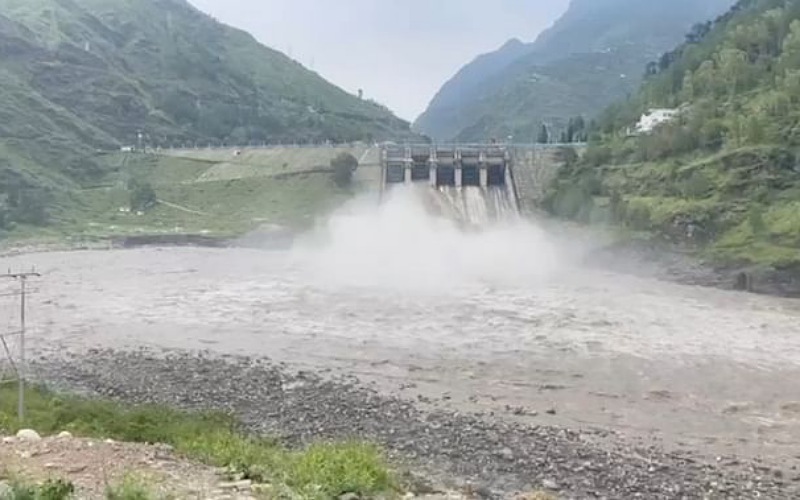 पंडोह डैम से कभी भी छोड़ा जा सकता है पानी, ब्यास नदी के समीप न जाएं लोग