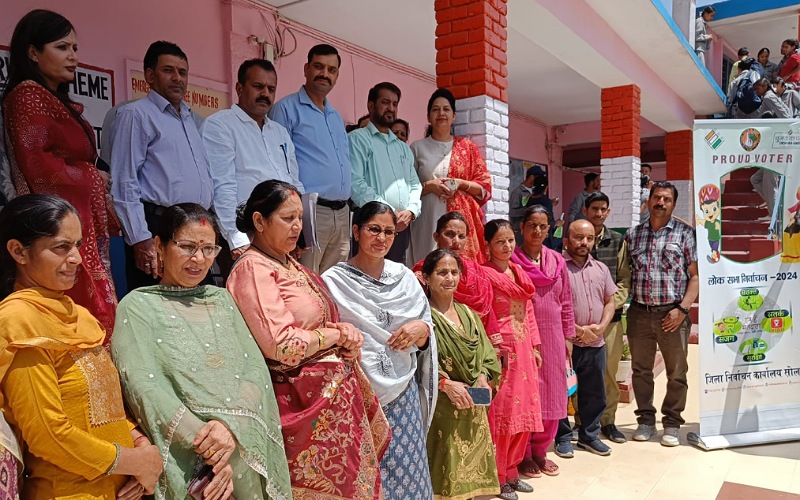 ओच्छघाट में किया मतदाताओं को जागरूक- डॉ. जगदीश चंद नेगी