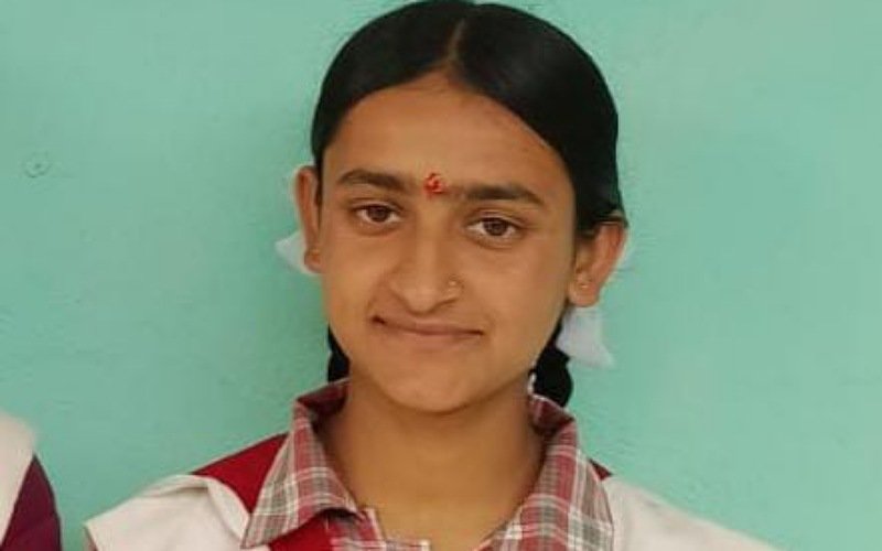 हरिपुरधार स्कूल की समीक्षा ठाकुर ने 10वीं में 675 अंक लेकर हासिल किया प्रथम स्थान