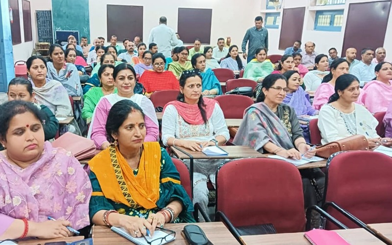 सरकारी स्कूलों में शुरू होगी इंग्लिश मीडियम में पढ़ाई