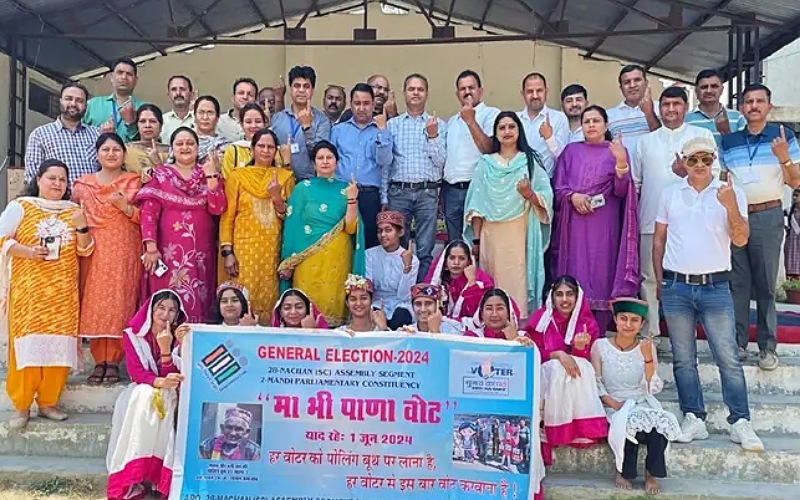 एसडीएम गोहर ने हटगढ़ स्कूल में दिलाई मतदान की शपथ