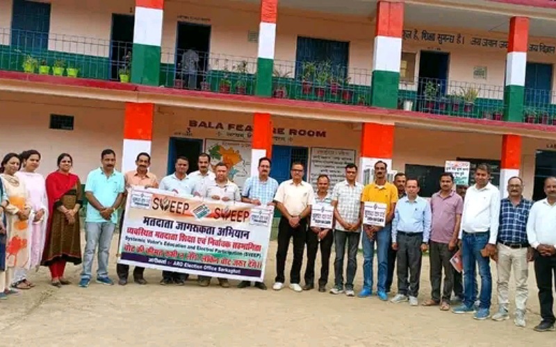स्वीप टीम ने सरकाघाट विस क्षेत्र में लोगों को मतदान के लिए किया जागरूक