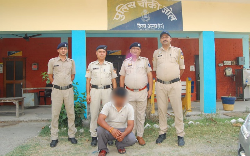 खैर के 12 मोछे चोरी करने वाला आरोपी गिरफ्तार