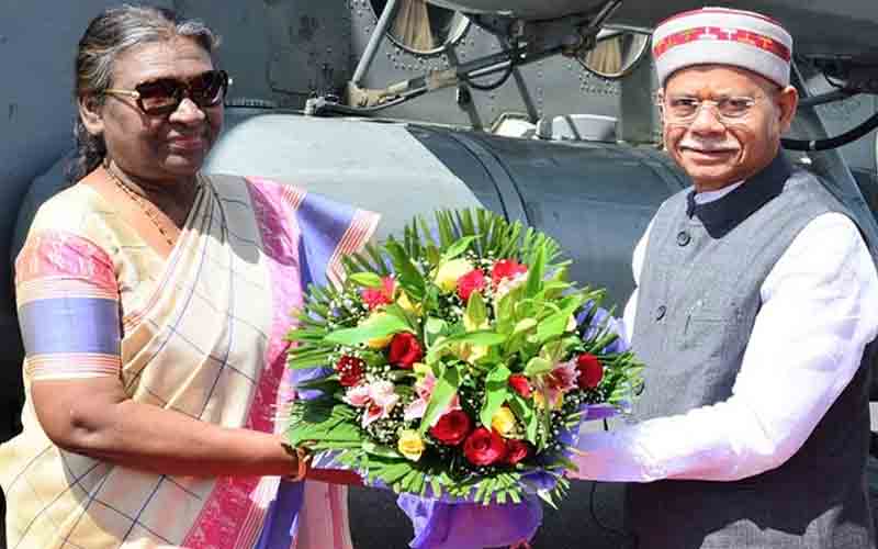 शिमला पहुंची राष्ट्रपति द्रौपदी मुर्मू, राज्यपाल ने किया स्वागत