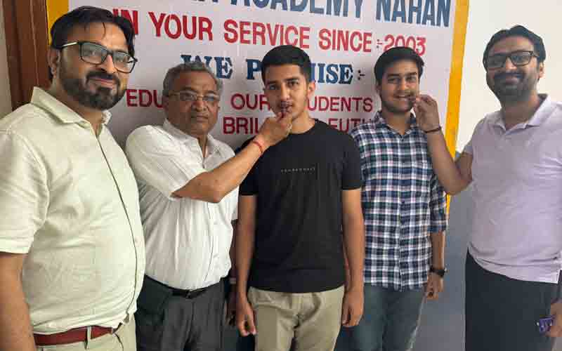 करियर अकादमी स्कूल के 2 छात्रों ने उत्तीर्ण की एनडीए की परीक्षा