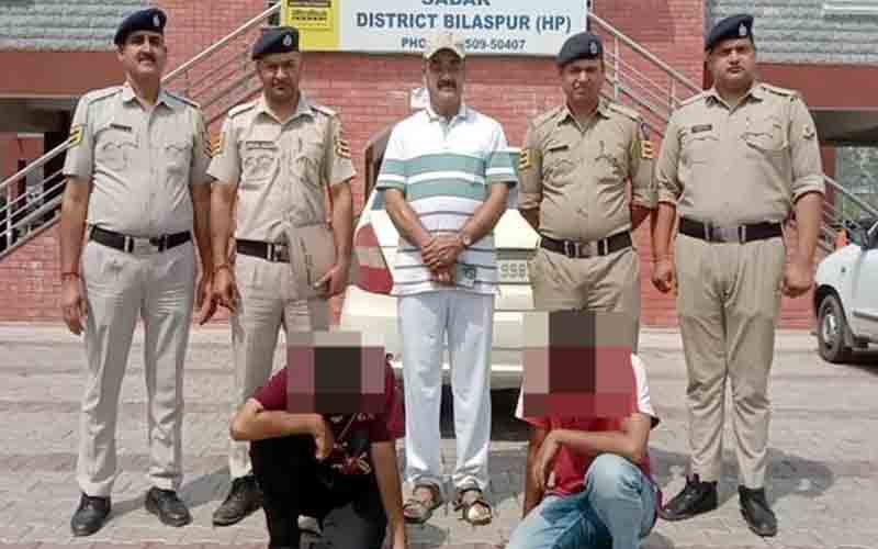 पुलिस ने हरियाणा के दो युवकों को चरस सहित किया गिरफ्तार