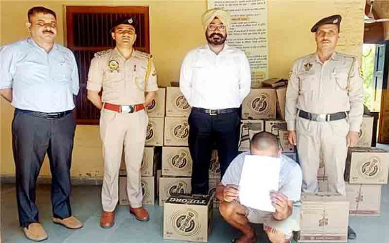 पुलिस ने जीप से पकड़ा अवैध शराब का जखीरा, चालक गिरफ्तार