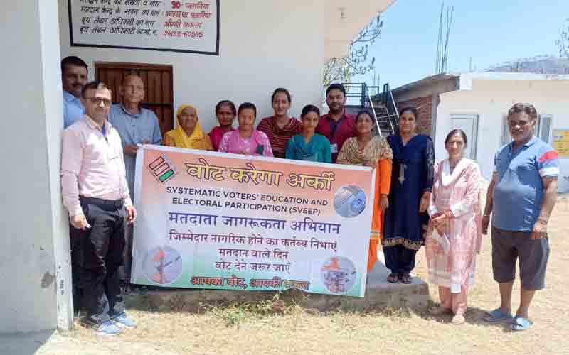 पलानिया पंचायत में स्वीप टीम ने चलाया मतदाता जागरूकता अभियान