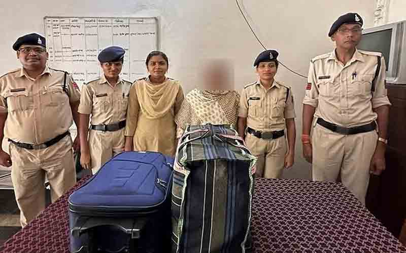 19 किलो 780 ग्राम गांजा और अवैध हथियार के साथ महिला गिरफ्तार