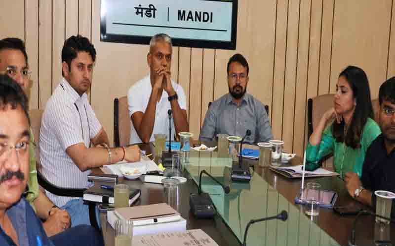 सामान्य, व्यय और पुलिस पर्यवेक्षकों ने लिया चुनाव प्रबंधों का जायजा