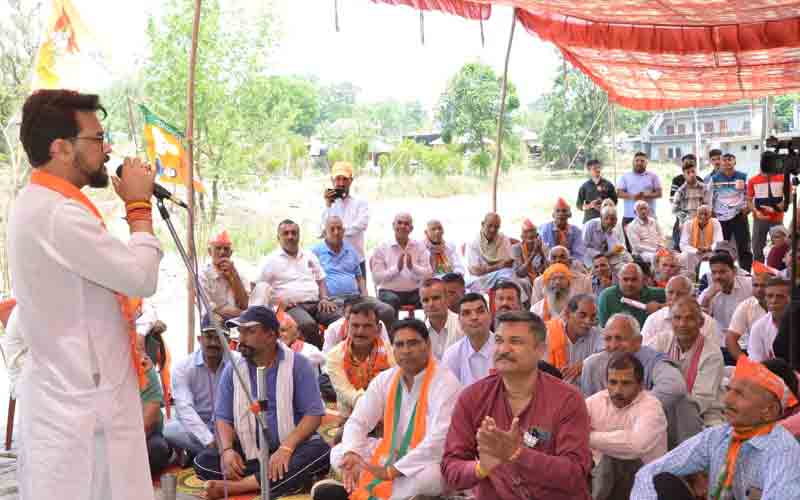 अनुराग ठाकुर ने चुनावी जनसंपर्क अभियान के तहत चिंतपूर्णी विस क्षेत्र में जनसभा को किया संबोधित