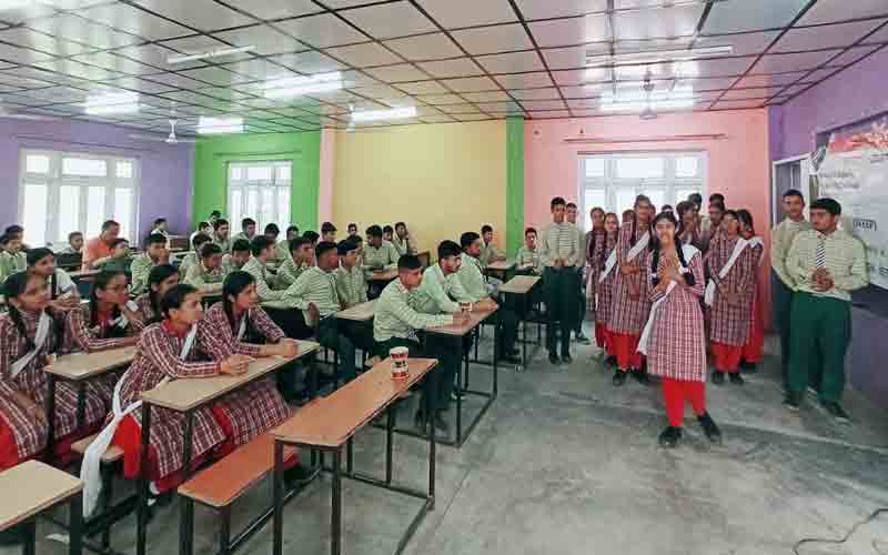 मांगल स्कूल के विद्यार्थियों ने नुक्कड़-नाटक के माध्यम से जगाई मतदान की अलख