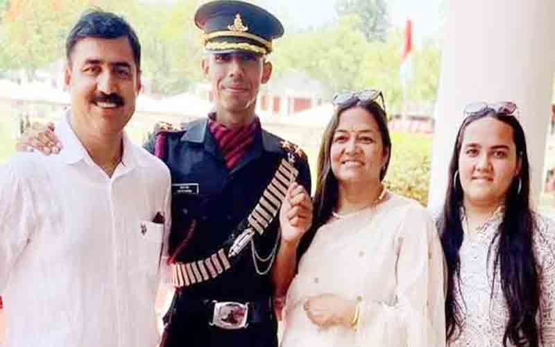 भारतीय सेना में लेफ्टिनेंट बने पंचरुखी के आदित्य