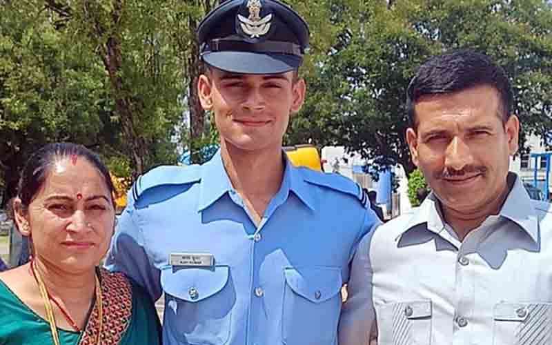 भारतीय वायु सेना में फ्लाइंग ऑफिसर बने मंडी के अजय